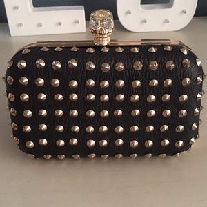 Skull clutch.